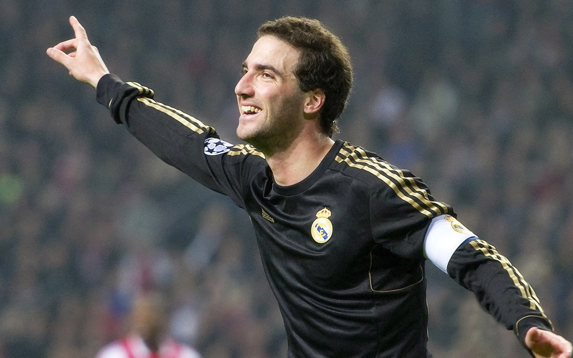 亚历克斯·格林伍德的防守表现不断升级，成为袋鼠队关键球员，格林伍德受伤